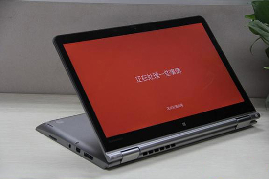 通過(guò)東莞定制廠(chǎng)家特殊的屏軸設(shè)計(jì)
